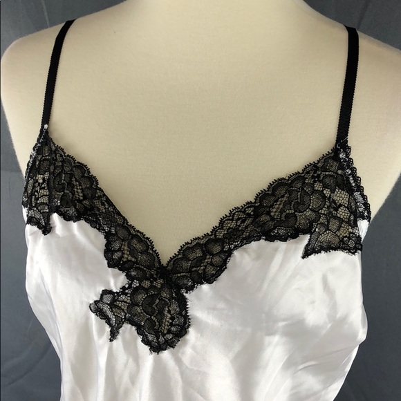 Nwt Victoria’s secret slip - Picture 2 of 3